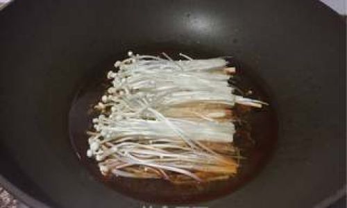 Mastering the Art of Cooking Beef and Enoki Mushrooms