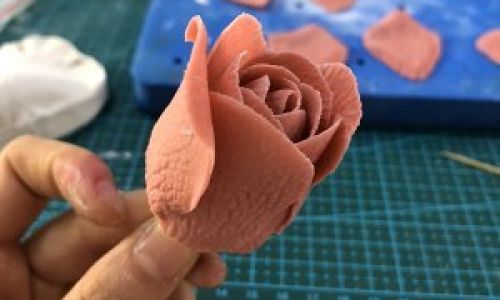 How to Create Stunning Sugar Rose Decorations
