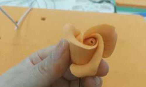 How to Create Stunning Sugar Rose Decorations