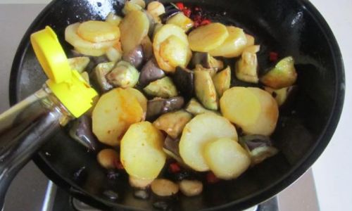 How to Make Fermented Black Bean and Green Pepper Potato Slices