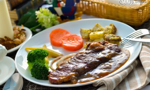 How to Make Authentic German Sauerkraut and Pork Knuckle Stew