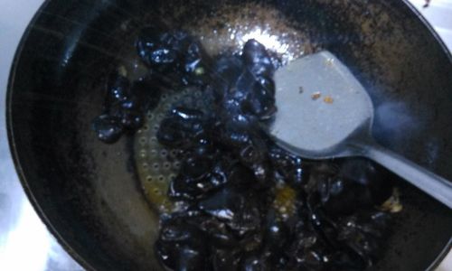 Mastering the Art of Cooking Scallion-Braised Fungus