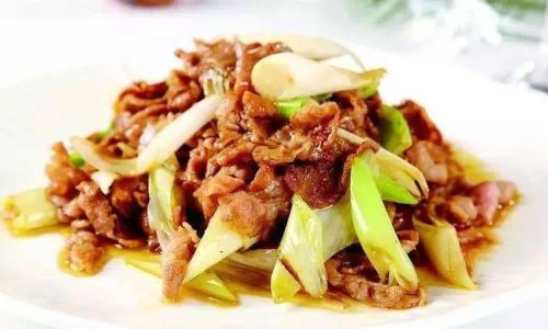 Mastering the Art of Making Scallion-Exploded Lamb