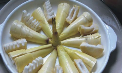 Mastering the Art of Steamed Preserved Pork with Spring Bamboo Shoots