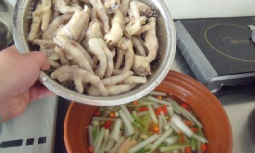 How to Make Sichuan-Style Pickled Chicken Feet