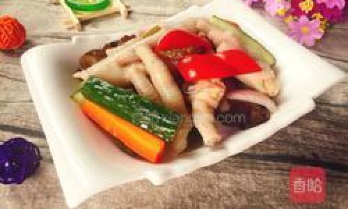 How to Make Sichuan-Style Pickled Chicken Feet