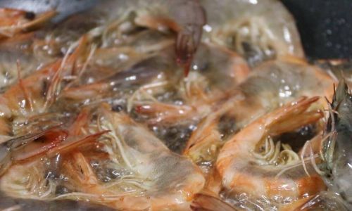 Mastering the Art of Crafting Spicy and Delicious Peeled Shrimp