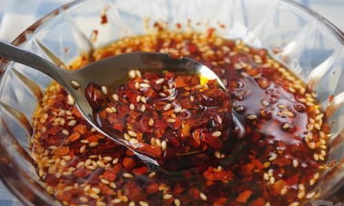 Mastering the Art of Making Aromatic and Delicious Chili Oil