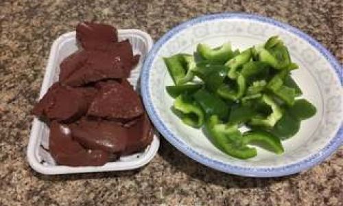 How to Cook Stir-Fried Pigs Blood:A Culinary Guide