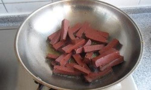 How to Cook Stir-Fried Pigs Blood:A Culinary Guide
