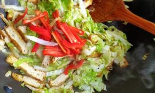How to Make Stir-Fried Spicy Napa Cabbage Shreds