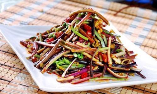 How to Cook Stir-Fried Brake Fern Pteridium aquilinum)