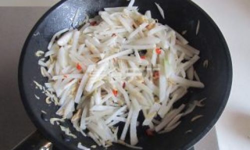 Mastering the Art of Stir-Frying White Radish Shreds