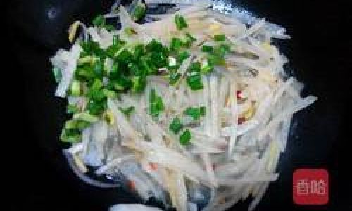 Mastering the Art of Stir-Frying White Radish Shreds