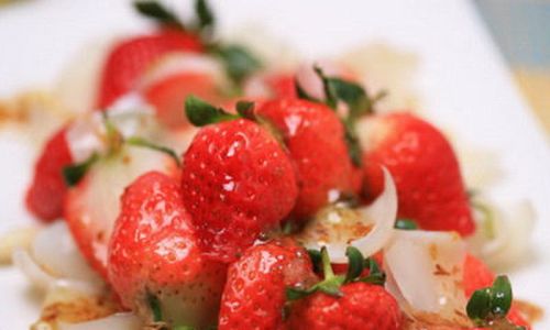 How to Make Chilled Strawberry Lily Dessert