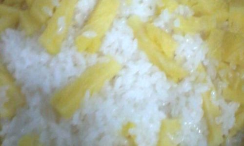 How to Make Steamed Sticky Rice with Pineapple