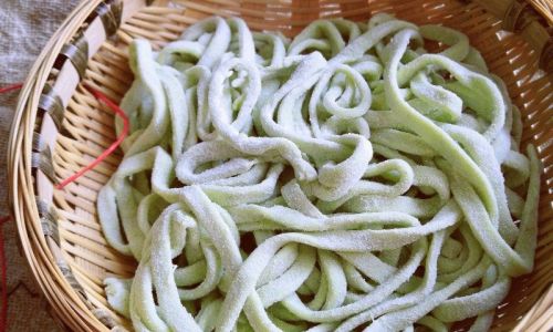 How to Make Delicious Spinach Noodles from Scratch