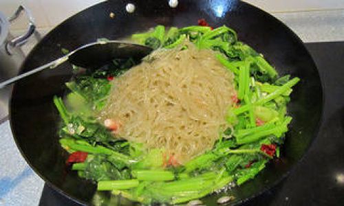 Mastering the Art of Making Spinach and Vermicelli Stew
