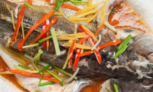 How to Make Steamed Perch with Mint:A Culinary Delight