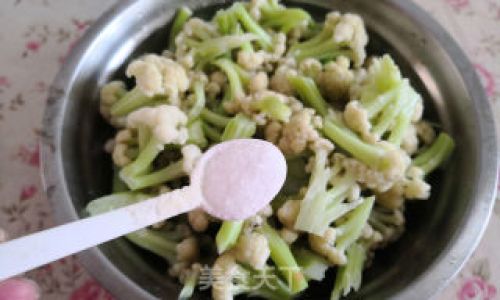 How to Make a Delicious Stir-Fried Cauliflower Salad