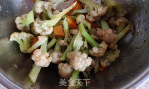 How to Make a Delicious Stir-Fried Cauliflower Salad
