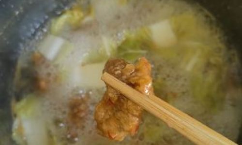 How to Make a Delicious Pork and Chinese Cabbage Soup Suan Cai Rou Pian Tang)