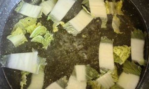 How to Make a Delicious Pork and Chinese Cabbage Soup Suan Cai Rou Pian Tang)