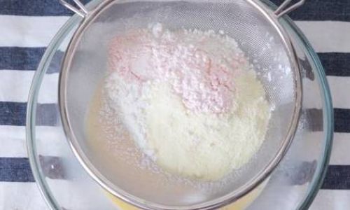 How to Make Homemade Creamy Custard Filling for Milk Buns