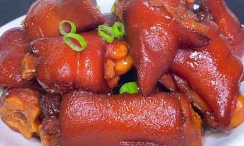How to Cook Delicious and Easy-to-Make Pig Trotters