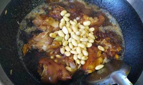 How to Cook Delicious and Easy-to-Make Pig Trotters