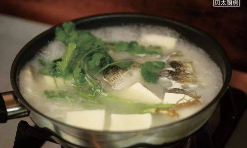 How to Cook a Milky White Fish Soup:A Comprehensive Guide
