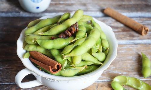 How to Cook Edamame Without Turning Them Yellow