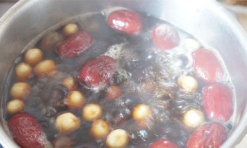 How to Brew a Nourishing Red Date and Longan Infusion