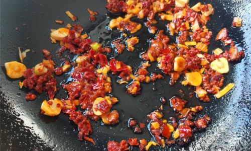 Mastering the Art of Cooking Delicious Meat in an Iron Pot