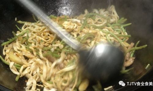 Mastering the Art of Cooking Delicious Meat in an Iron Pot