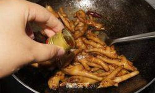 How to Make Spicy Braised Chicken Feet
