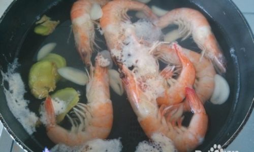How to Cook Simple yet Delicious Boiled Shrimp