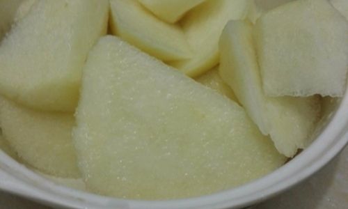How to Make Delicious and Soothing Pear and Rock Sugar Syrup