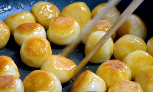 How to Fry Fresh Glutinous Rice Balls for a Delightful Treat
