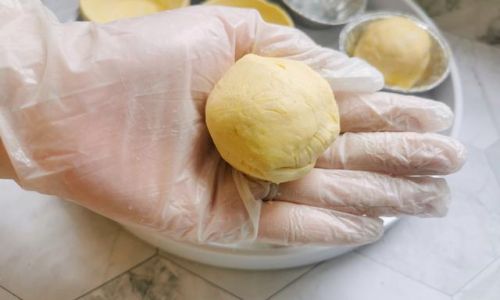 How to Fry Fresh Glutinous Rice Balls for a Delightful Treat