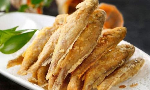 Mastering the Art of Frying Little Yellow Croakers