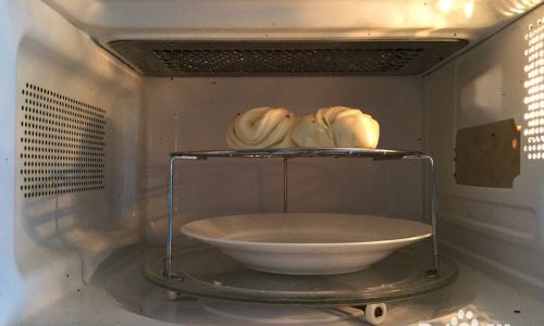 How to Achieve Fluffy Steamed Buns Using a Microwave