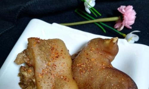 How to Cook Pig Trotters in a Microwave Oven