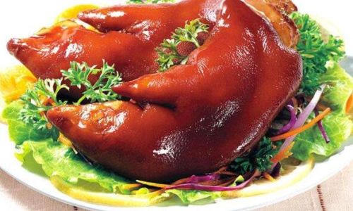 How to Cook Pig Trotters in a Microwave Oven