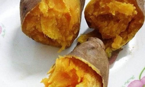 How to Bake Sweet Potatoes in a Microwave Oven