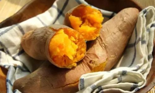 How to Bake Sweet Potatoes in a Microwave Oven
