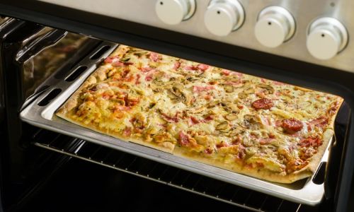 How to Make Homemade Pizza in Your Oven:A Step-by-Step Guide