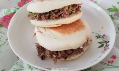How to Make Roujiamo with Spiced Beef