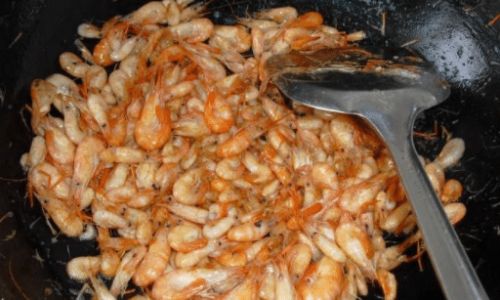 Mastering the Art of Stir-Frying Delicious Eggs with River Shrimp
