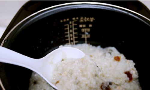 How to Cook Taro Rice Using an Electric Rice Cooker